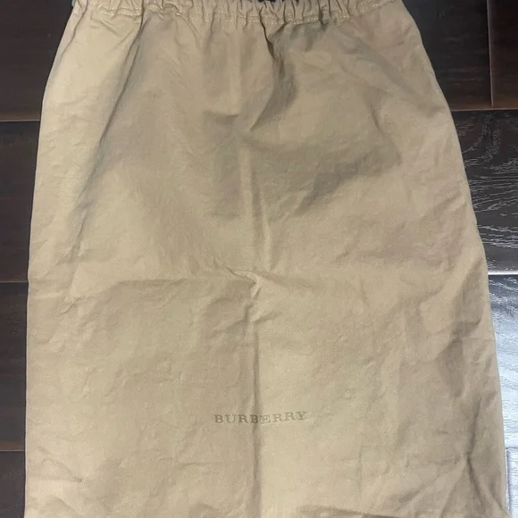 Burberry Hobo! 100% Authentic - Picture 5 of 5